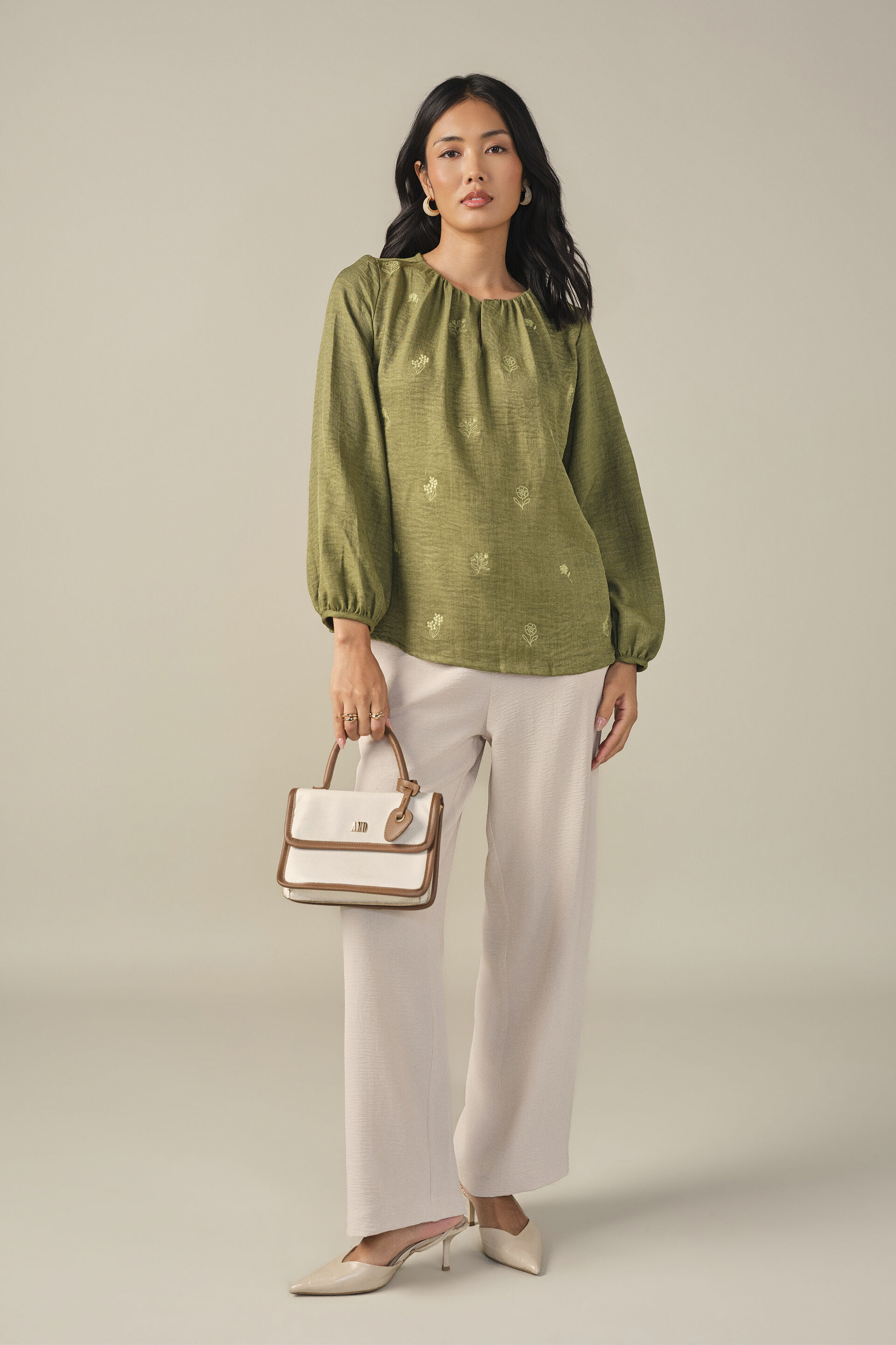 Embroidered Billowy Sleeves Top in Green, Green, image 3